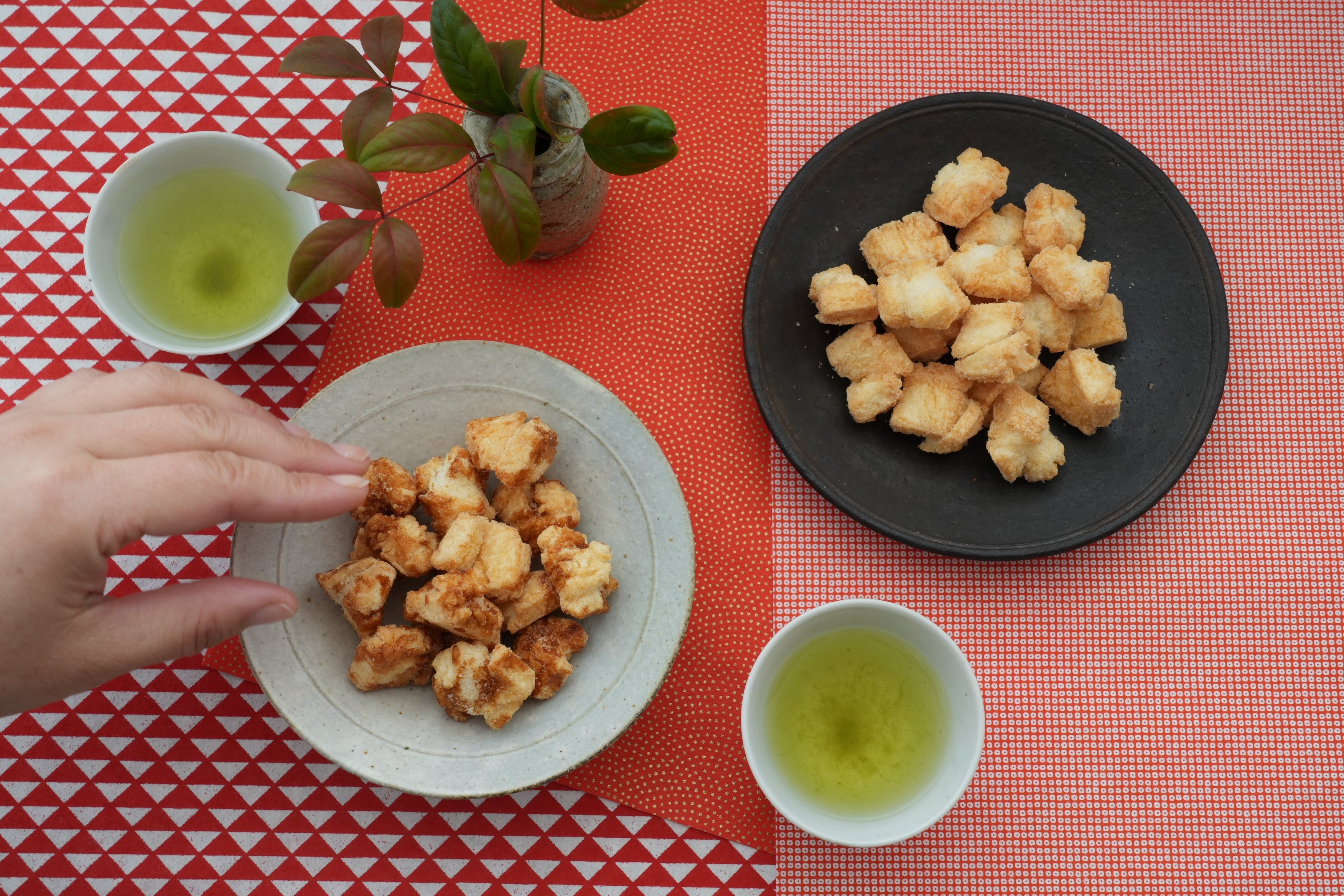 【お茶に合うお菓子】として息づく、日本の米菓文化